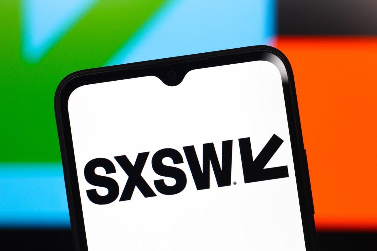 Inteligência Artificial transforma SXSW 2025 em espetáculo inovador.